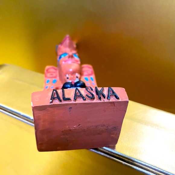 NATIVE AMERICAN VINTAGE TOTEM POLE ALASKA SOUVENIR RESIN 5” - Picture 11 of 13